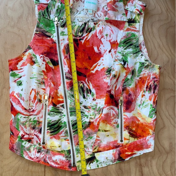 Chord Lace-lined Floral Vest - Picture 7 of 10